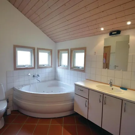 Four-bedroom In Vaggerlose * Bøtø By